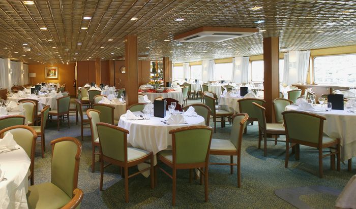 Restaurants, Bars & Cafés on MS Fernao de Magalhaes